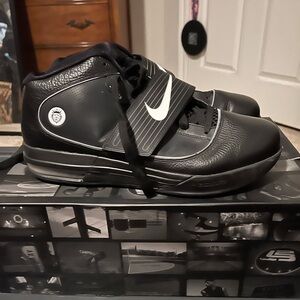 Nike Black Zoom Men's Athletic Shoes
